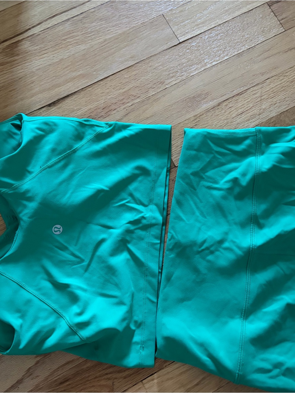 lululemon athletica Green Seamless Crop Top & High-Waist Shorts Set - Picture 2 of 2